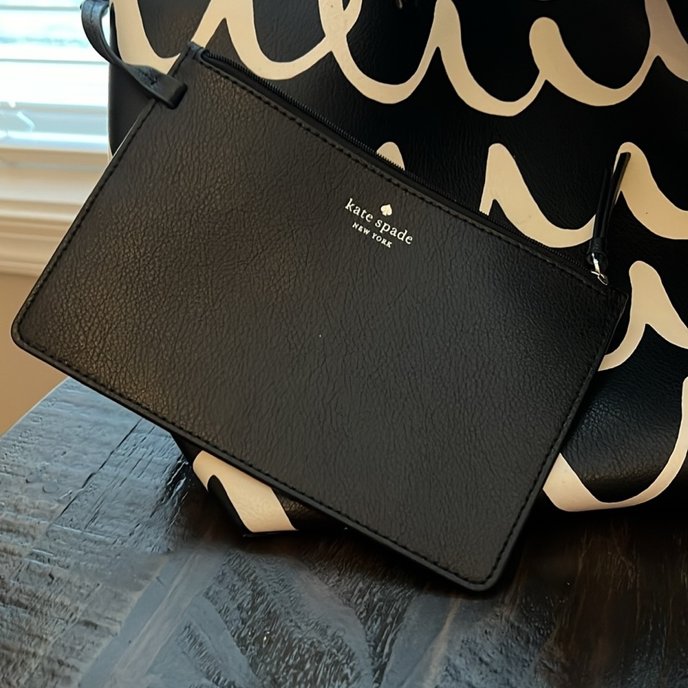 Kate Spade tote - Picture 3 of 5